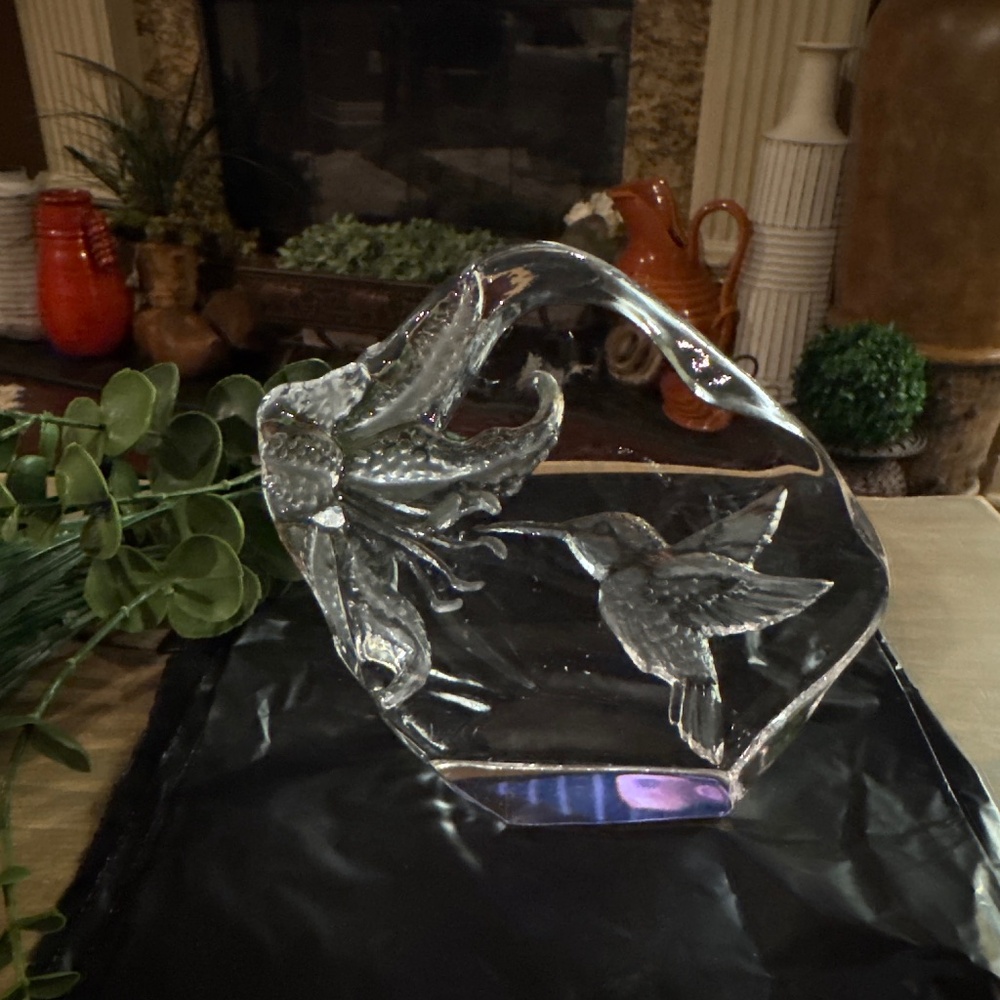 5” Crystal Cut Reverse Glass Hummingbird And Flower Paperweight/Figurine.